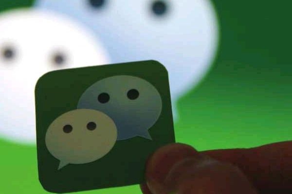 ios微信朋友圈如何虚拟定位？